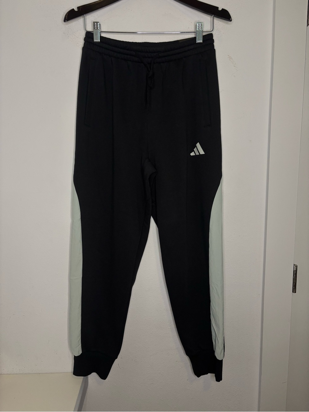 ADIDAS NWT BLACK GREY MENS SWEATPANTS SZ SMALL